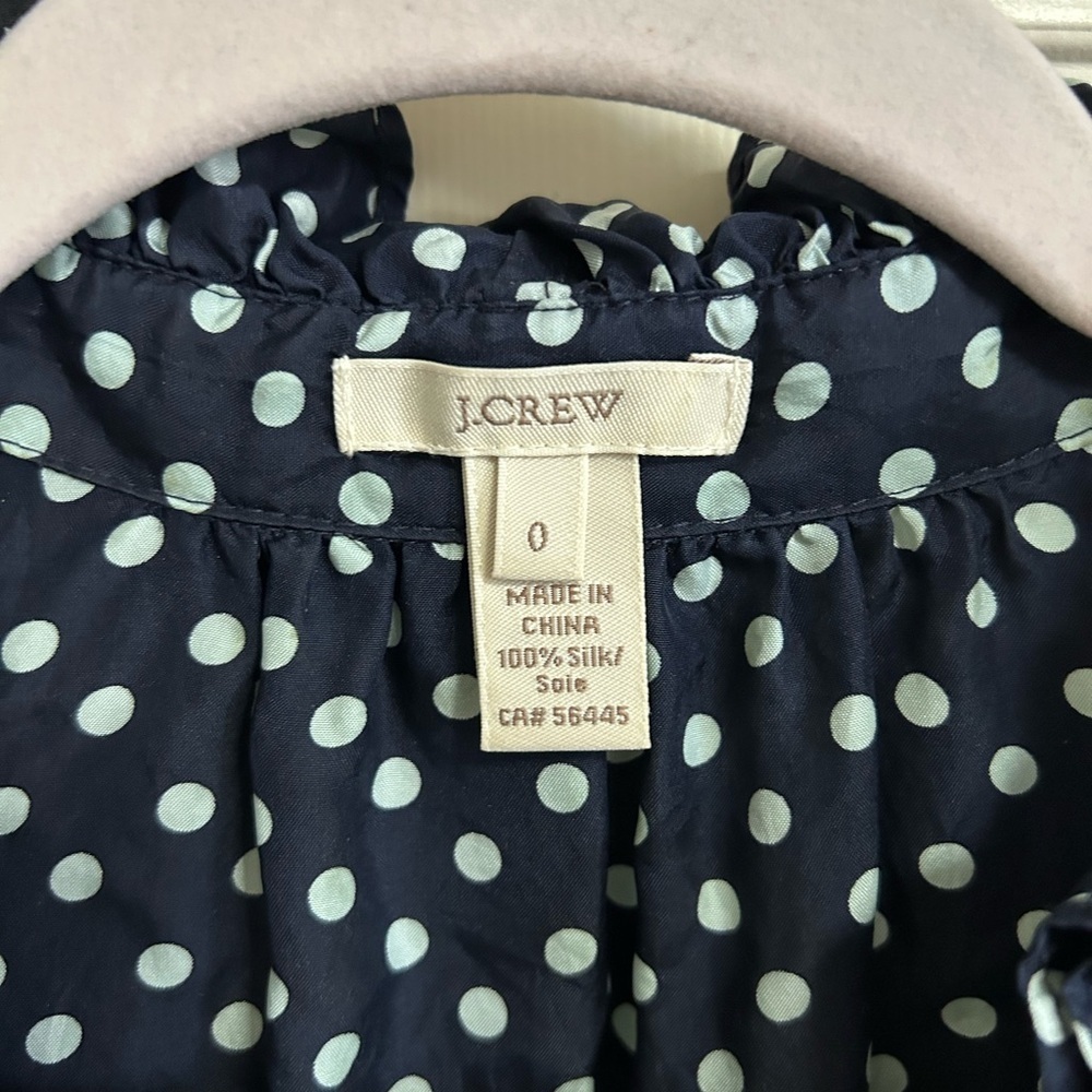 2/$28 J.Crew Navy & White Polka Dot Ruffle Sleeveless Top 100% Silk Size 0 - Picture 2 of 3